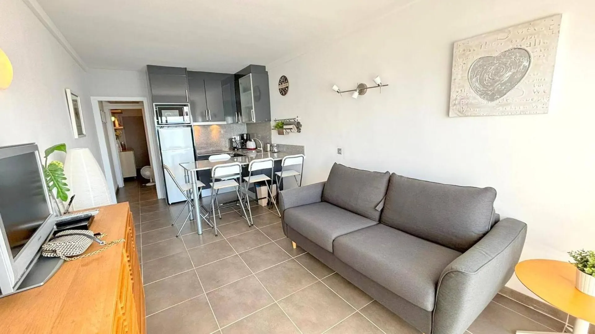 Meda Chica 1H Apartment Roses